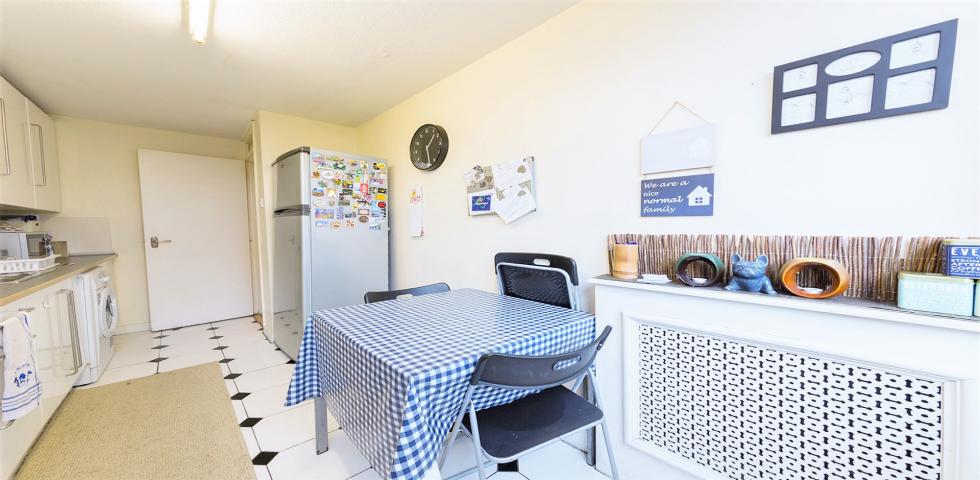 			HEATING and HOT WATER INCLUDED, 2 Bedroom, 1 bath, 1 reception Maisonette			 Tavistock Crescent, Ladbroke Grove/Notting Hill